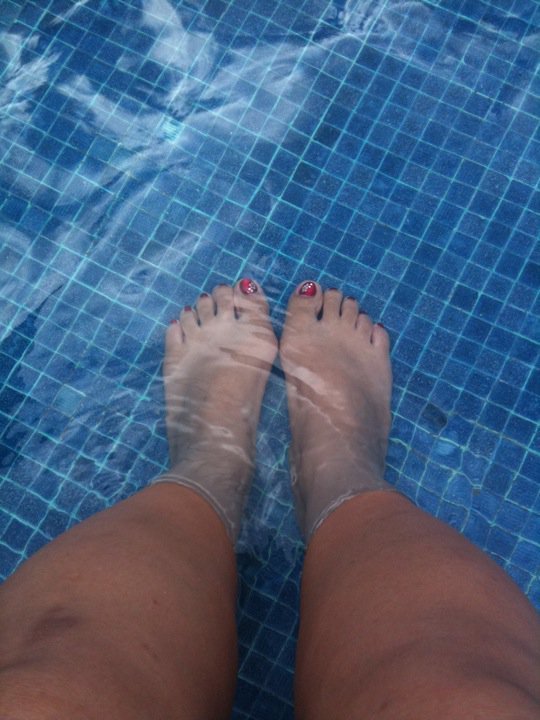 leanne wong feet