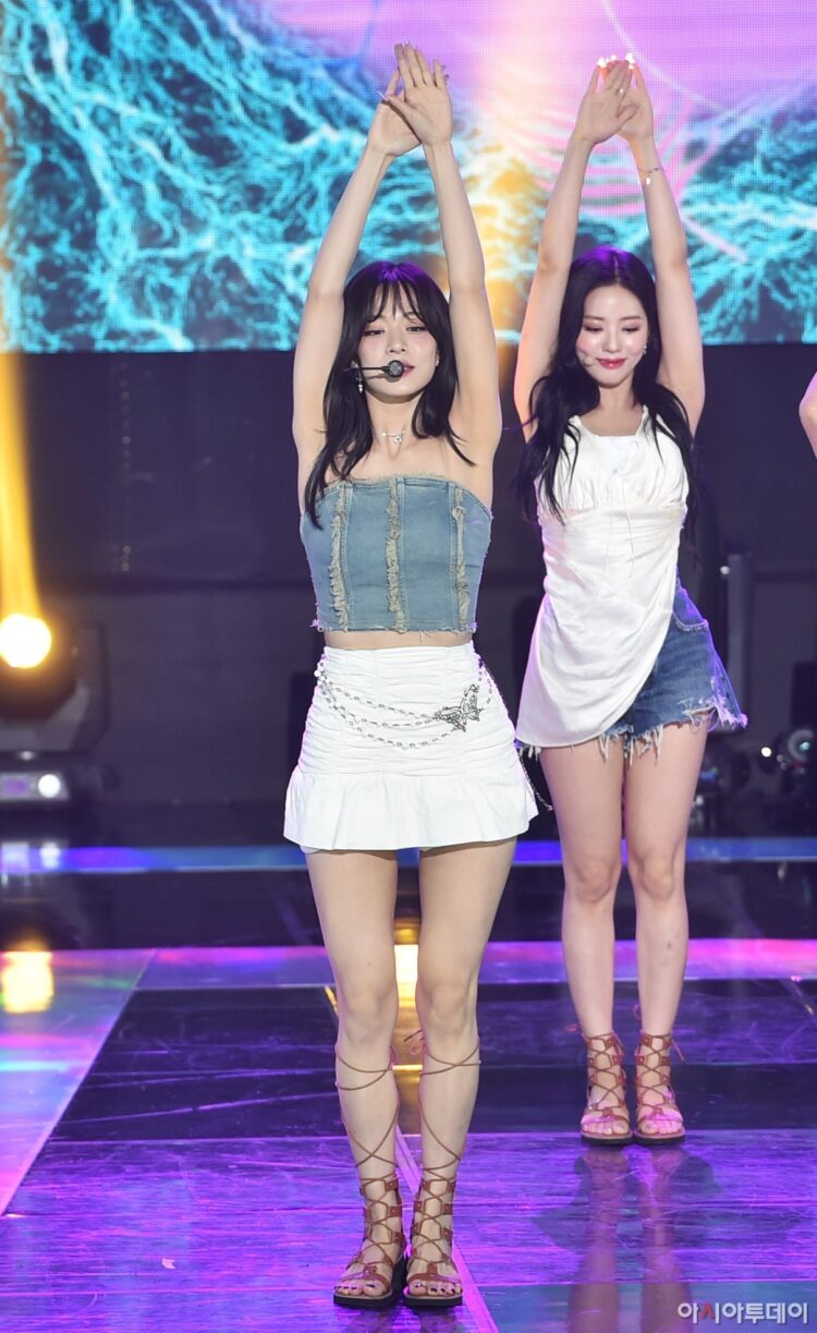 lee chae young feet 4