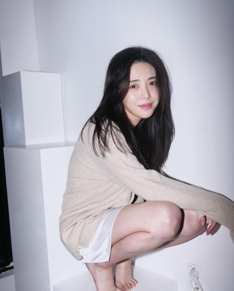 lee mi na feet 4