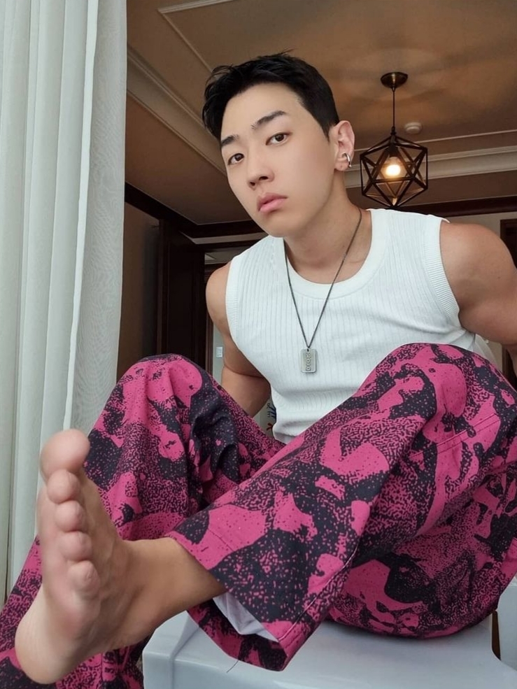 lee sang hwa feet 4