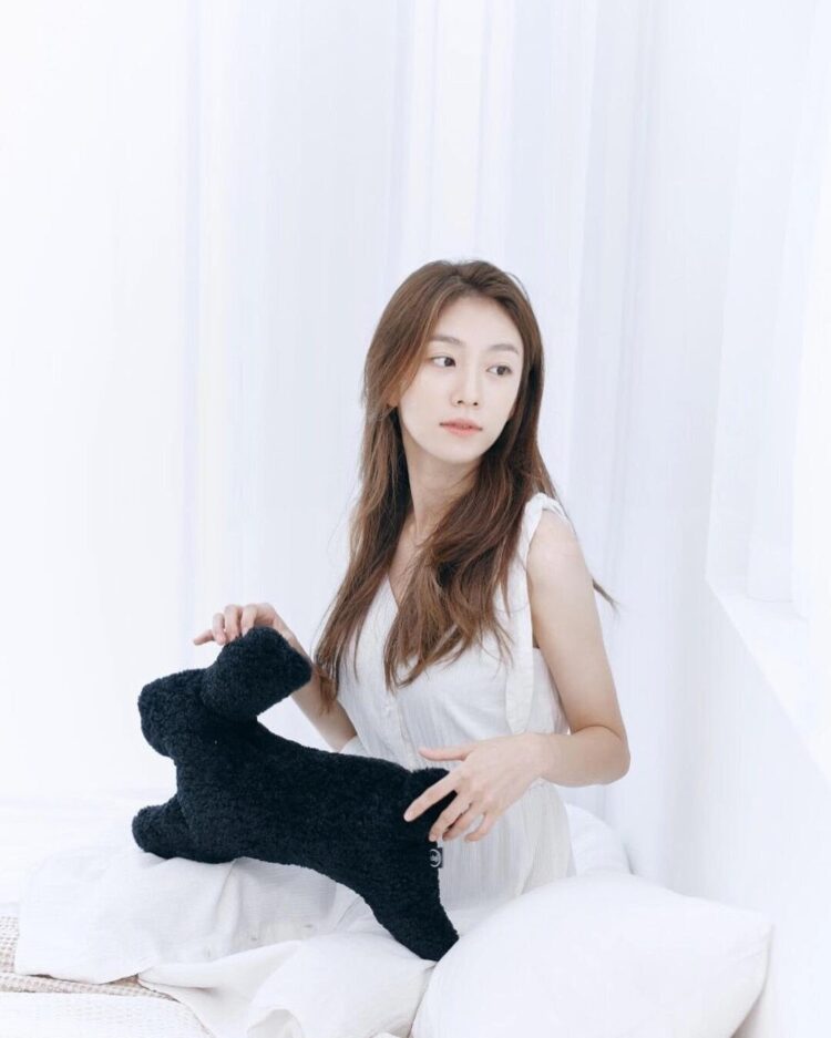 lee su ji feet 3