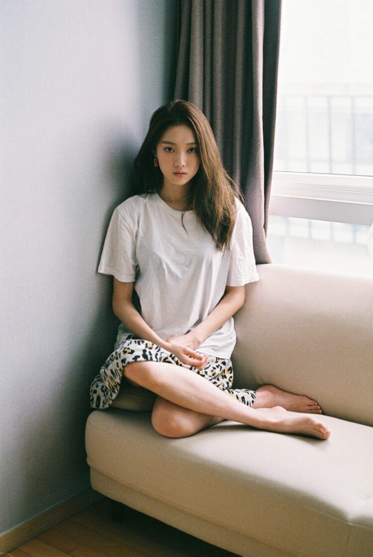 lee sung kyung feet 6