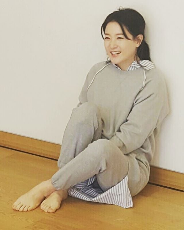 lee young ae feet