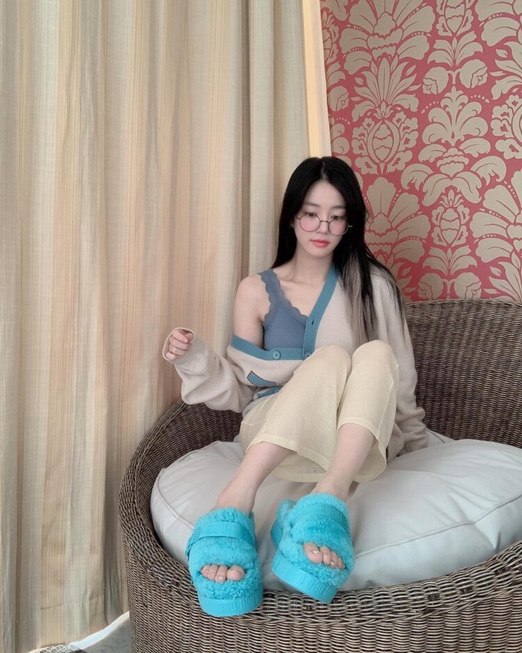 lee yu bi feet 5