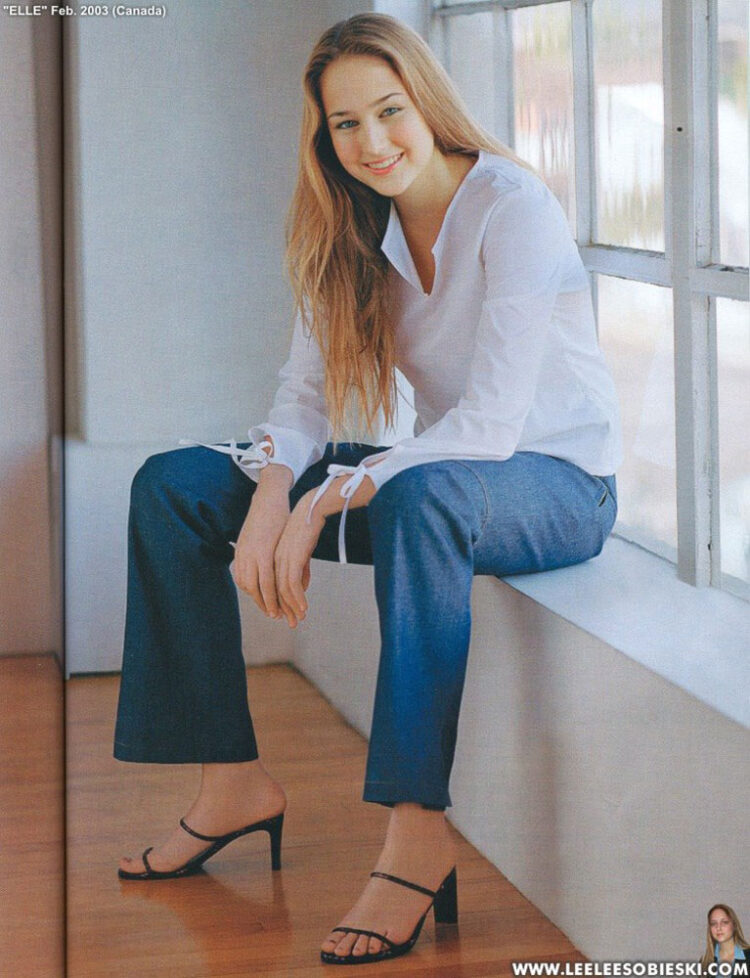 leelee sobieski feet 1