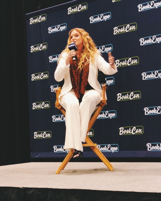 leigh bardugo feet 4