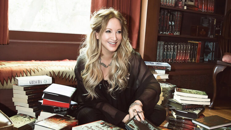 leigh bardugo feet 5