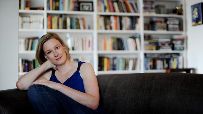 leigh sales feet 5