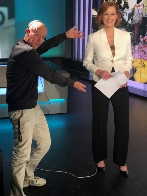 leigh sales feet 6