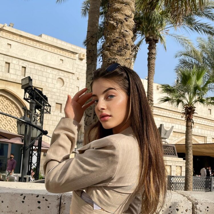 leila afshonkar feet 5