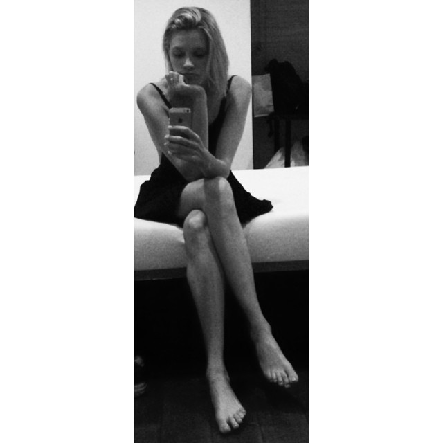 leila goldkuhl feet 1