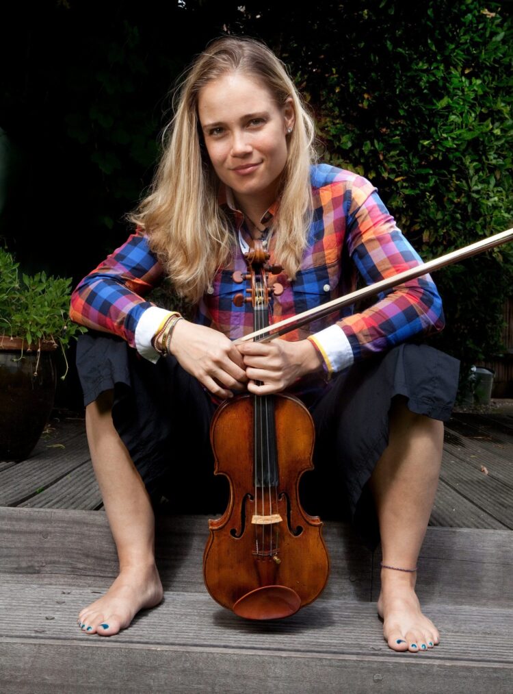 leila josefowicz feet scaled