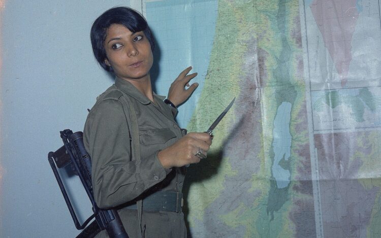 leila khaled feet 5