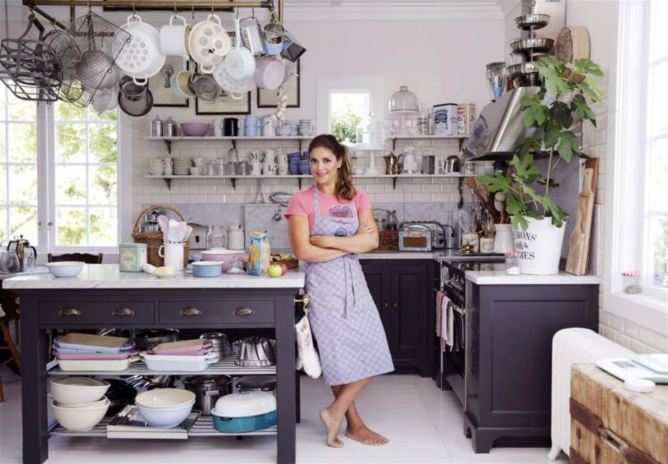 leila lindholm feet 3