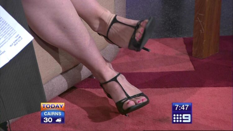 leila mckinnon feet 1