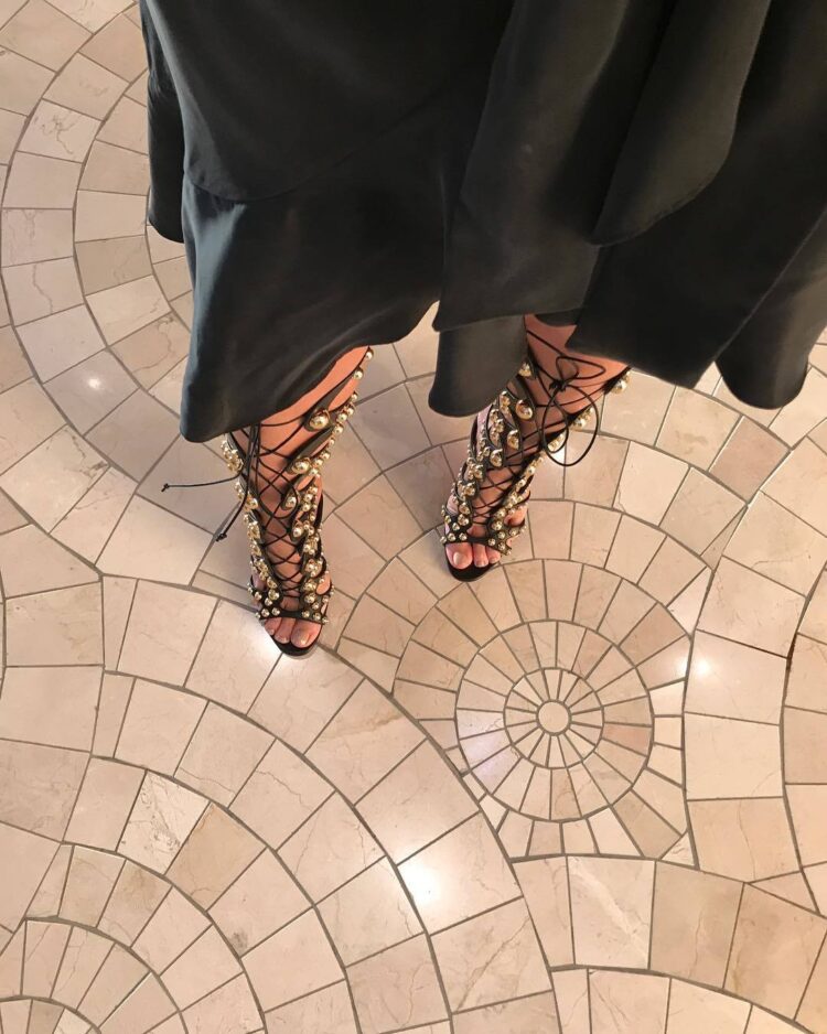 leila mckinnon feet 4