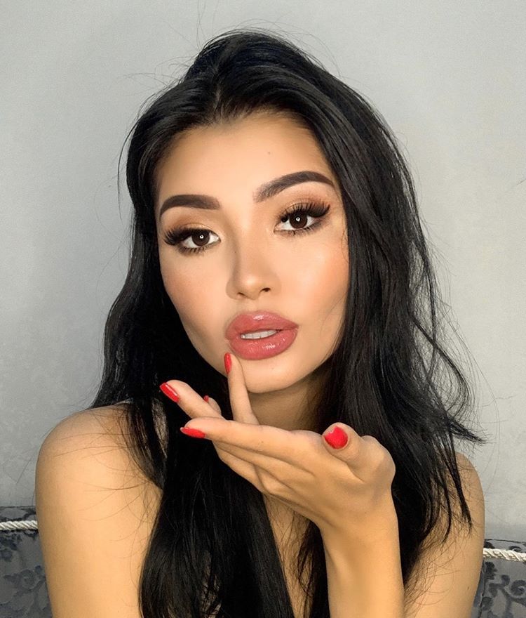 leila raimbek feet 3