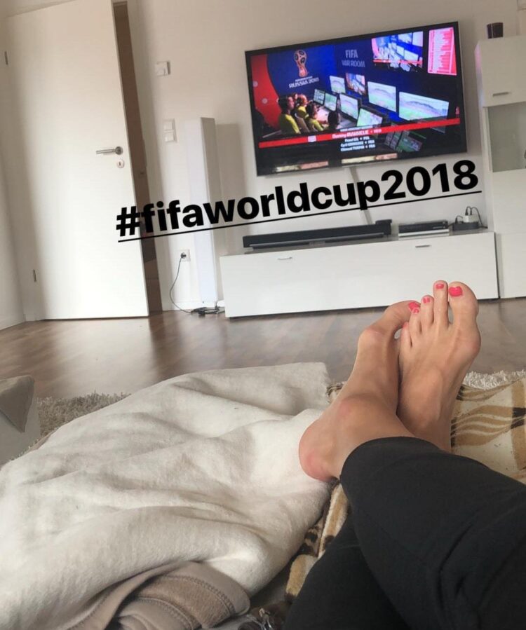 lena goesling feet 1