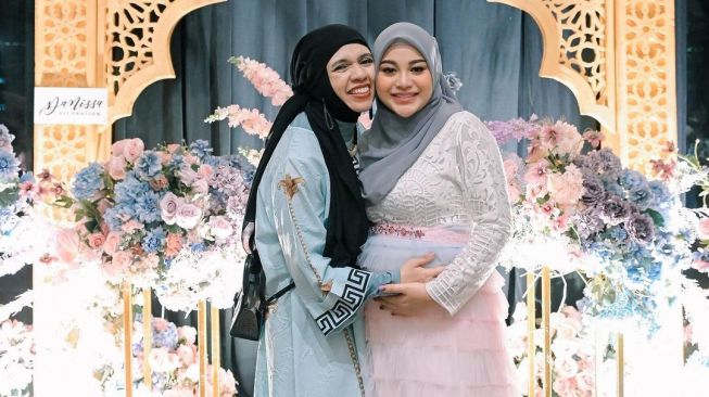 lenggogeni faruk feet