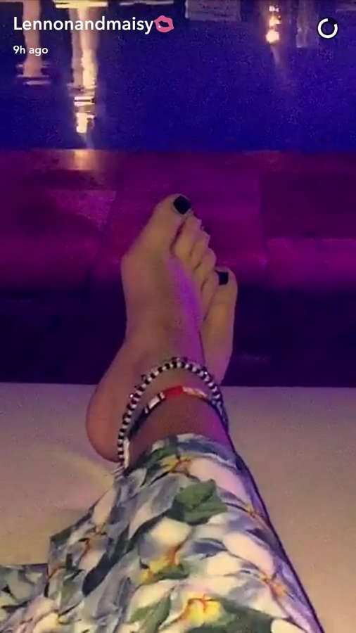 lennon stella feet 6