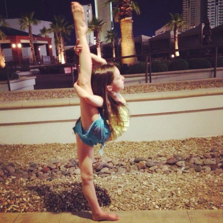 lennox hopkins feet 4