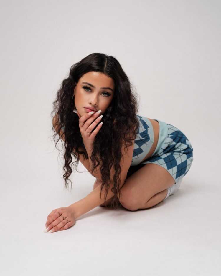 leona daugherty feet 1