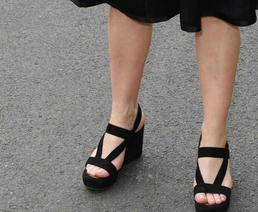 lesley manville feet