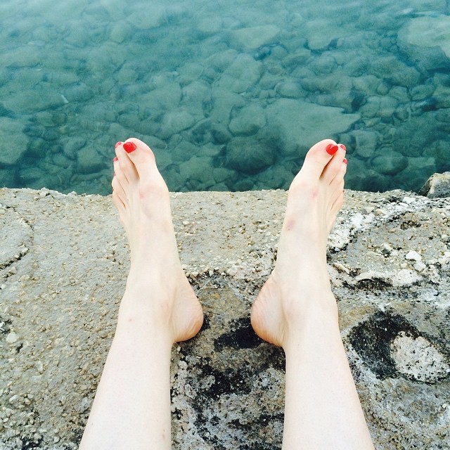leslie clio feet