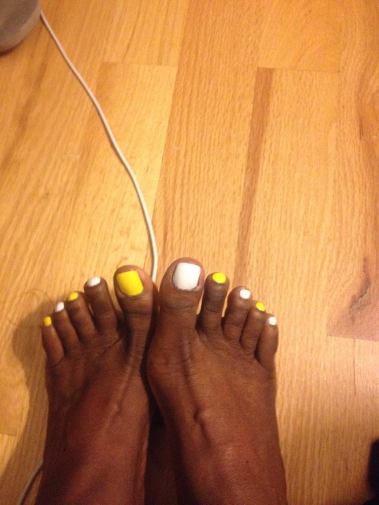 leslie jones feet