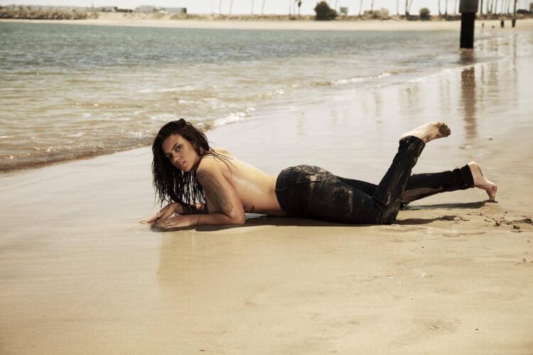 leslie lluvet feet 1