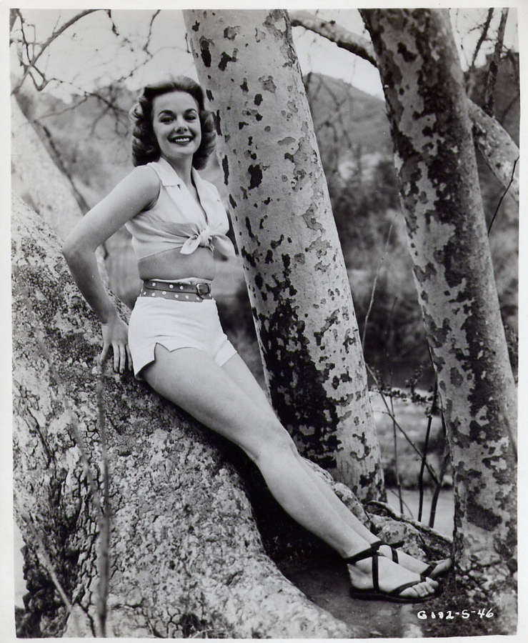 leslie parrish feet 5