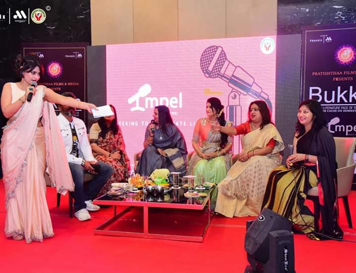 leslie tripathy feet 4