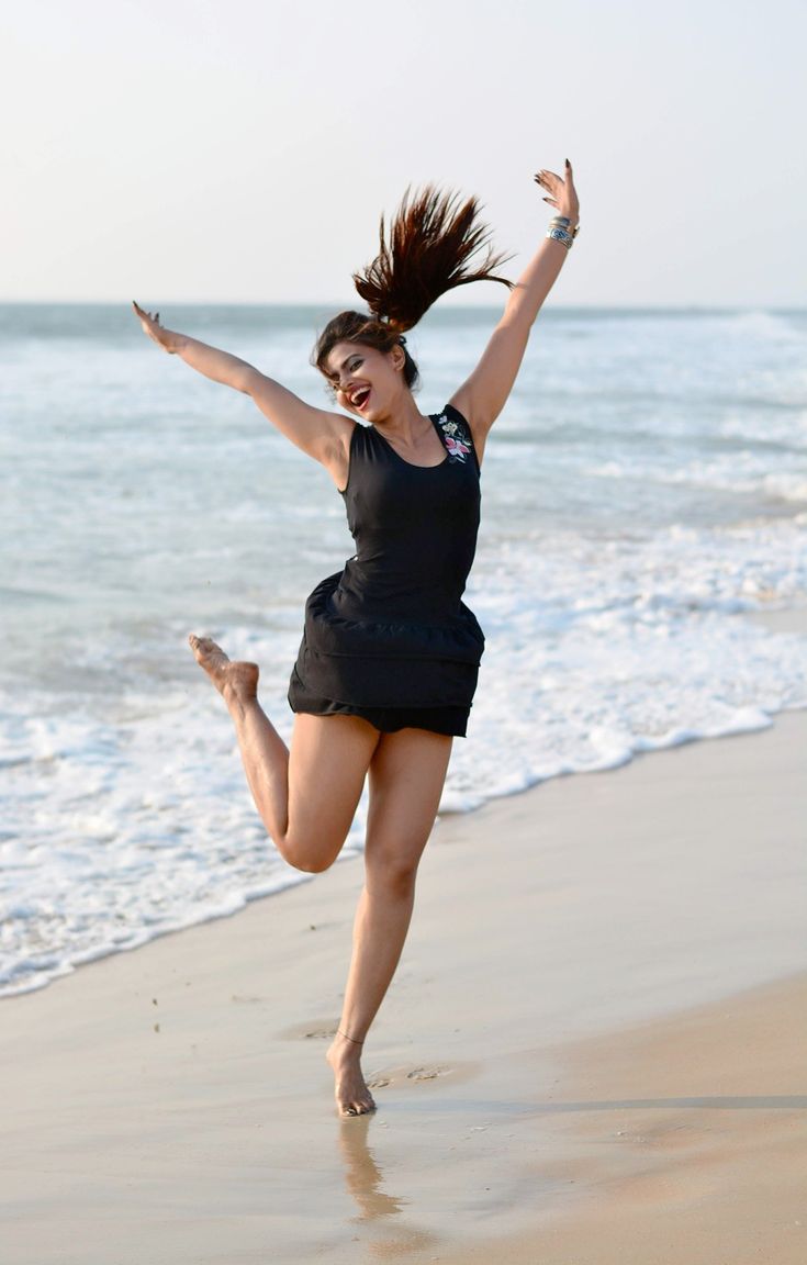 leslie tripathy feet 5