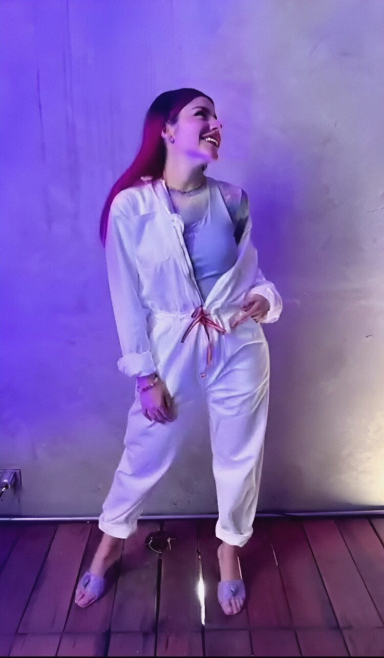 lesslie polinesia feet 5