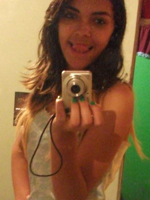 leticia gomes feet 3