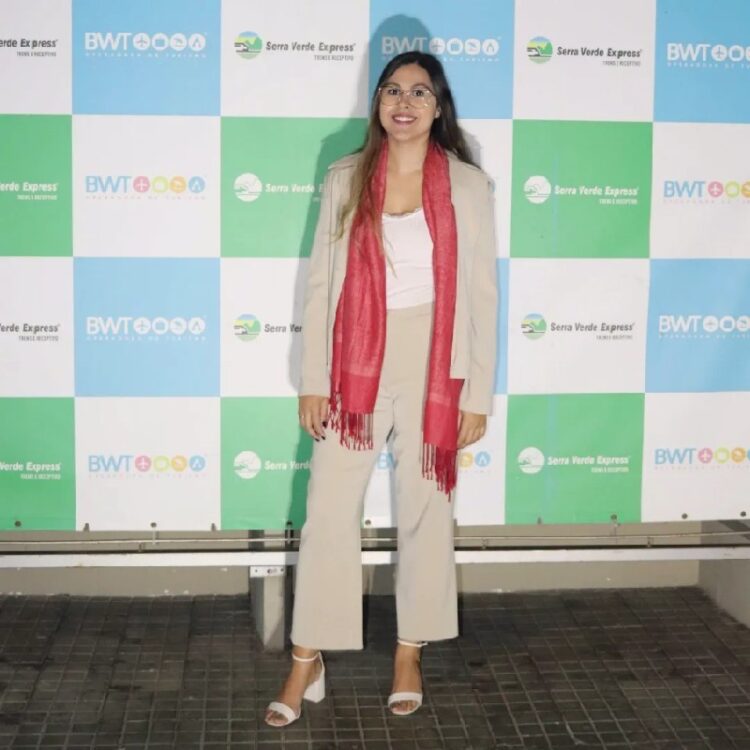 leticia gomes feet 5