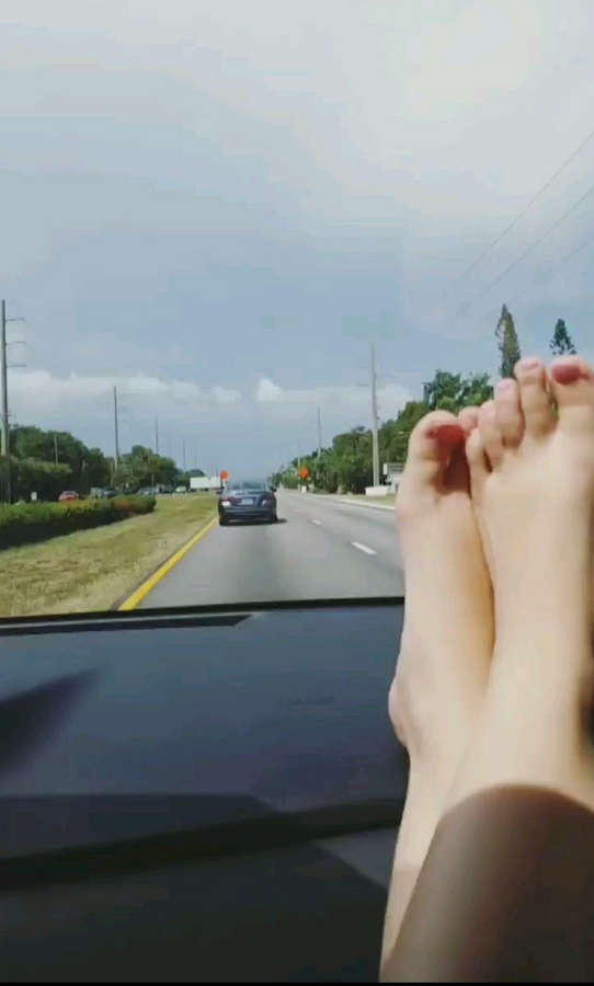 leticia navas feet 4