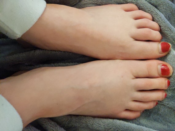lexi combs feet 3