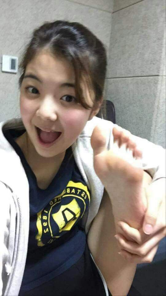 lia choi feet 4