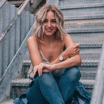 lian galliard feet 5