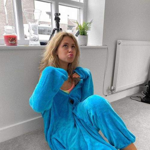 liana jade brooker feet