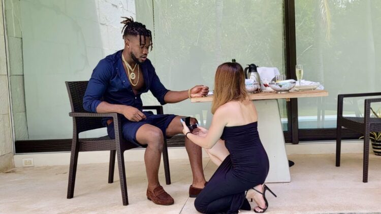 liana loyal family feet 2