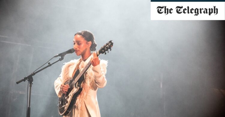 lianne la havas feet 5