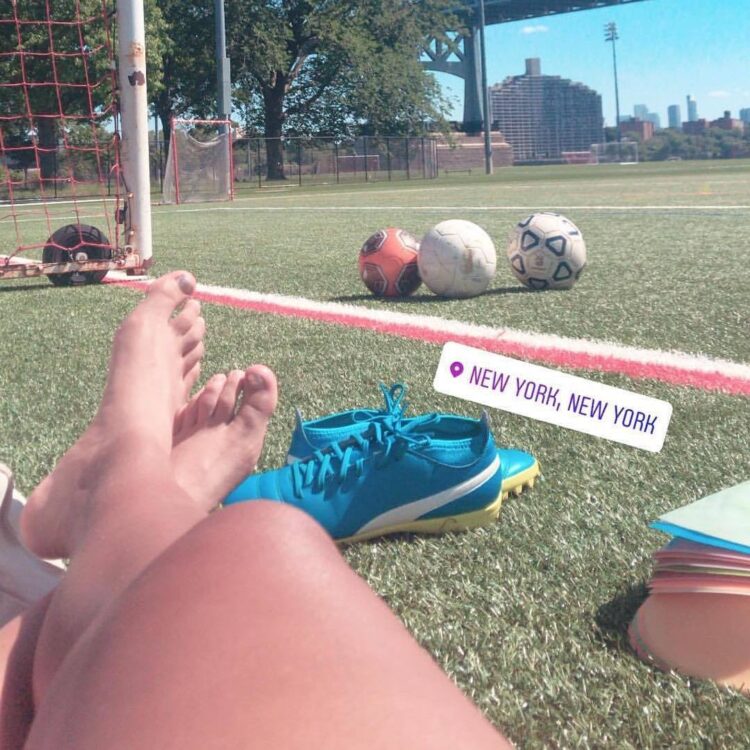 lianne sanderson feet 5