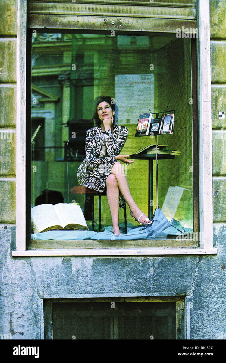 licia maglietta feet