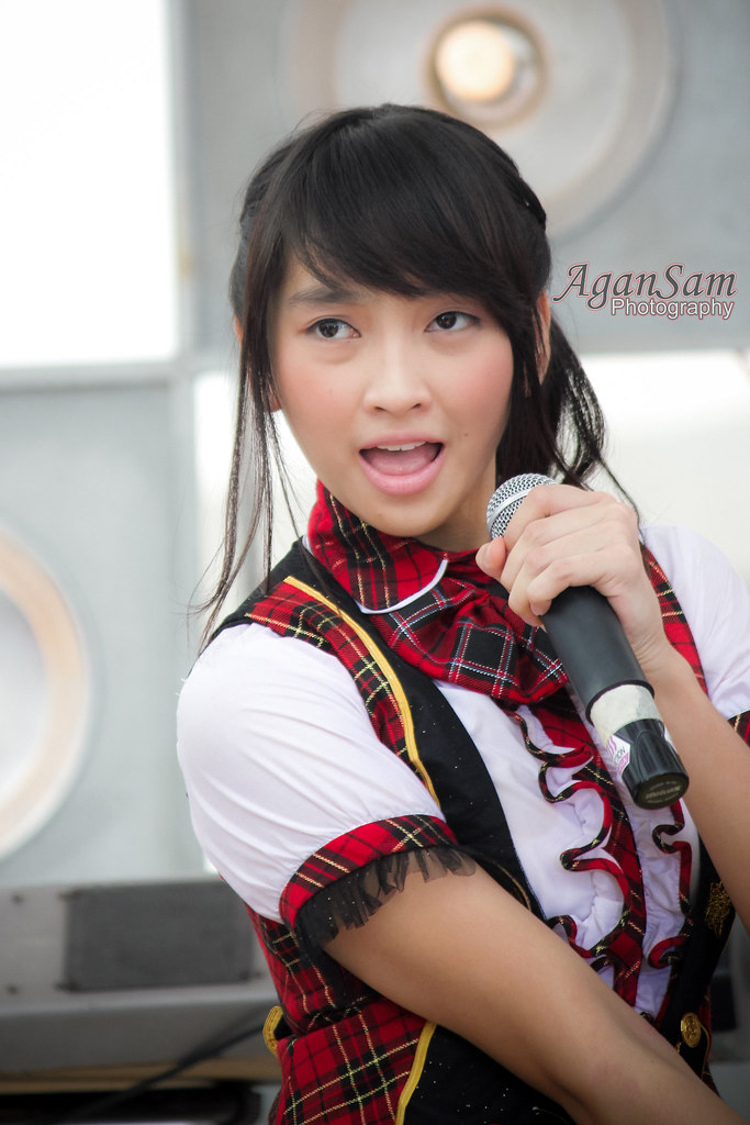 lidya maulida djuhandar feet 4