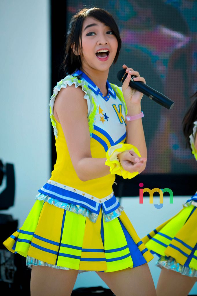 lidya maulida djuhandar feet 5