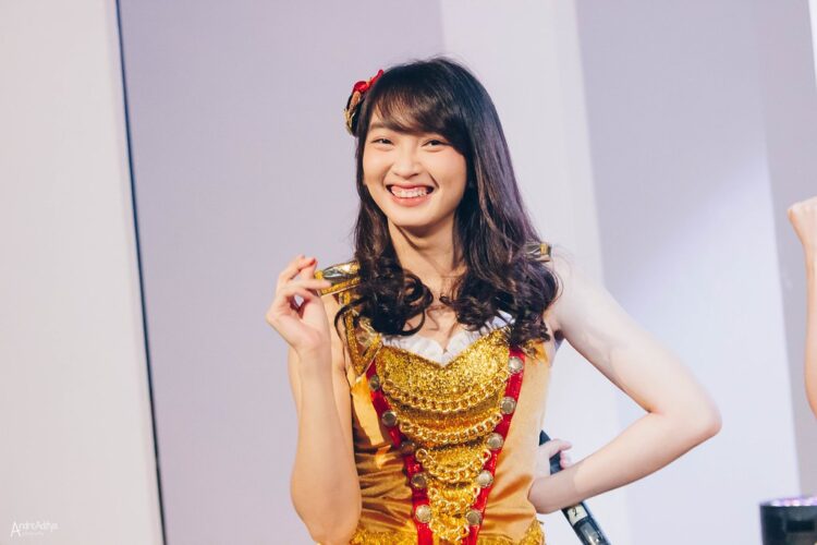 lidya maulida djuhandar feet 6