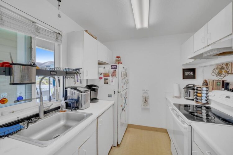 lihue gonzalez feet 4