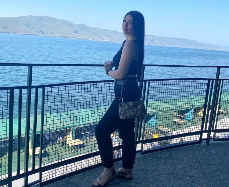 lika salmanyan feet 2